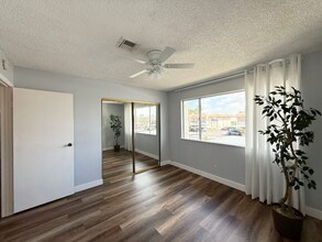 1729 Jupiter Ct in Las Vegas, NV - Building Photo - Building Photo