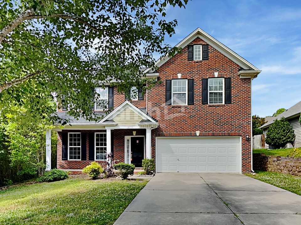 14704 Hawick Manor Ln in Pineville, NC - Building Photo