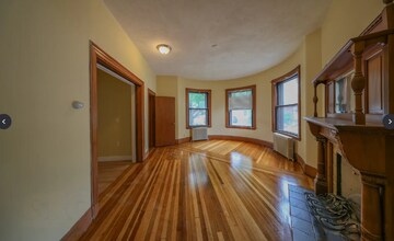 22 Grand View Ave, Unit 1 in Somerville, MA - Foto de edificio - Building Photo