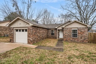 100 Grand Brook Dr in Greenwood, AR - Building Photo