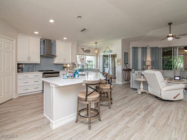 945 Carrick Bend Cir in Naples, FL - Building Photo - Building Photo