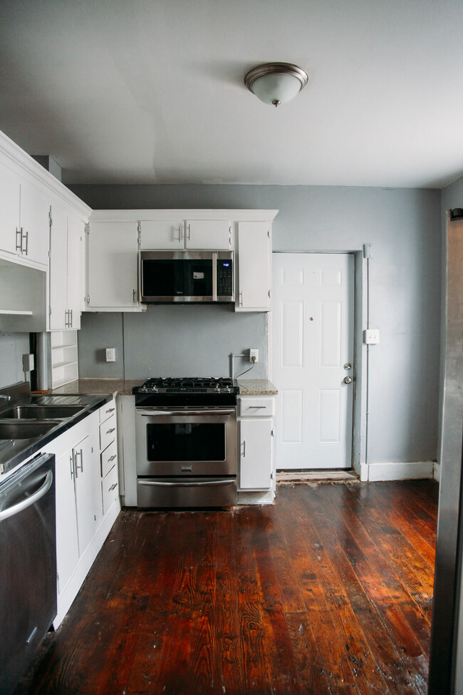 property at 1121 W Maple St