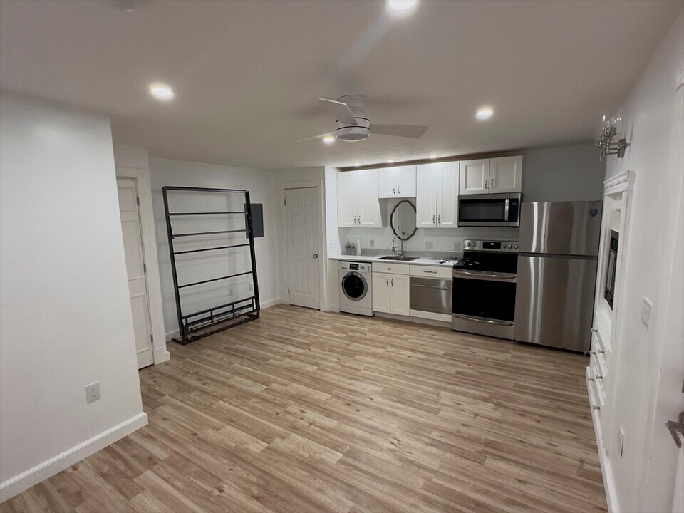 195 Thomas E. Burgin Pkwy in Quincy, MA - Building Photo