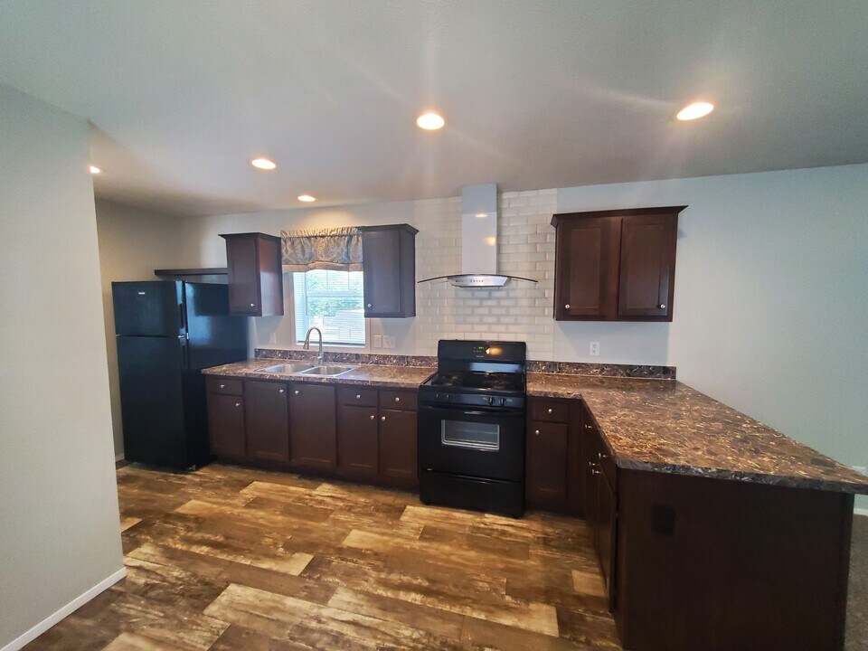 7 Eagle Vista Ln in Orion Township, MI - Building Photo