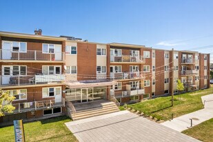 8550 Jean-Brillon Rue in Montréal, QC - Building Photo