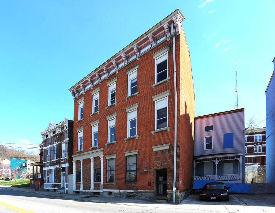 312 W McMicken Ave in Cincinnati, OH - Building Photo