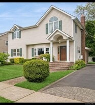 27 Lowell St in Bethpage, NY - Building Photo