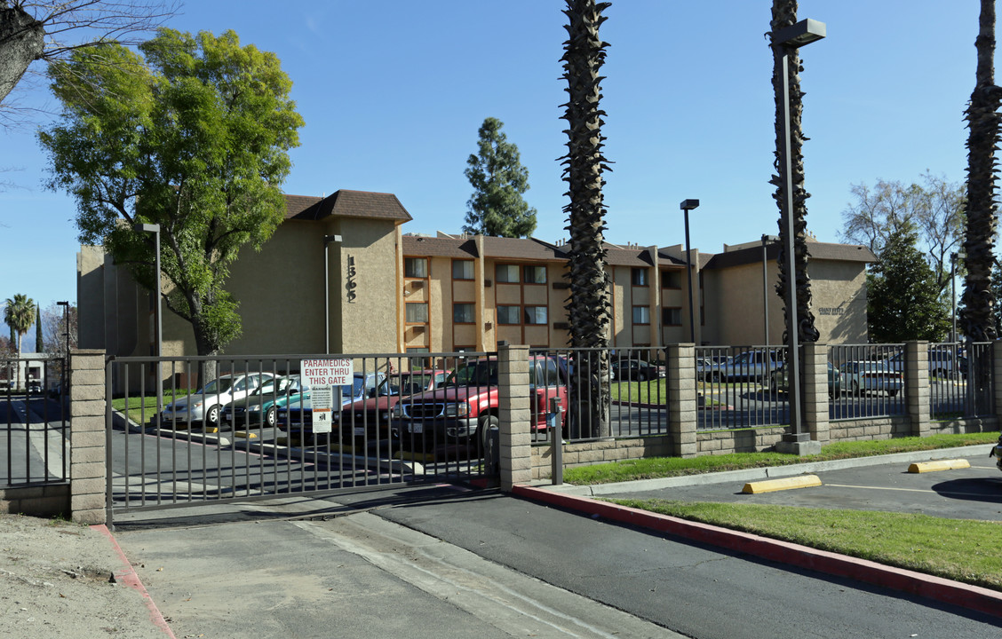 Beautiful Light Inn in San Bernardino, CA - Foto de edificio