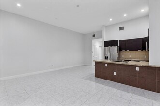 316 SW 16th St in Fort Lauderdale, FL - Foto de edificio - Building Photo