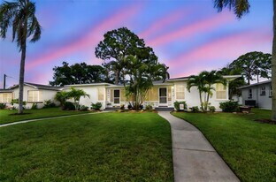 275 Mateo Way NE in St. Petersburg, FL - Building Photo