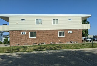 304 1st Ave NW, Unit 101 in Austin, MN - Building Photo - Building Photo