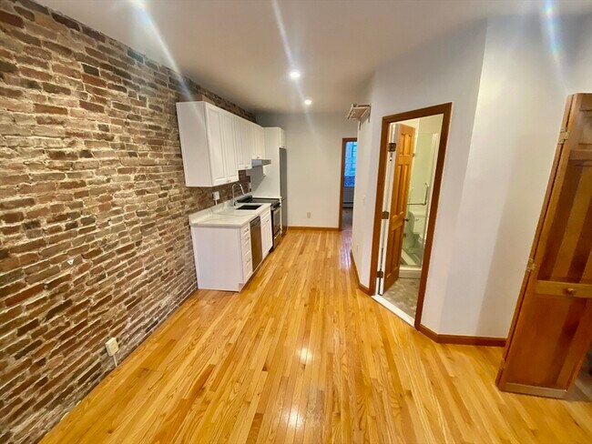 33 Garden St, Unit 3 in Boston, MA - Building Photo - Building Photo