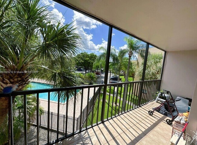 8700 SW 133rd Avenue Rd, Unit 312 in Miami, FL - Building Photo - Building Photo