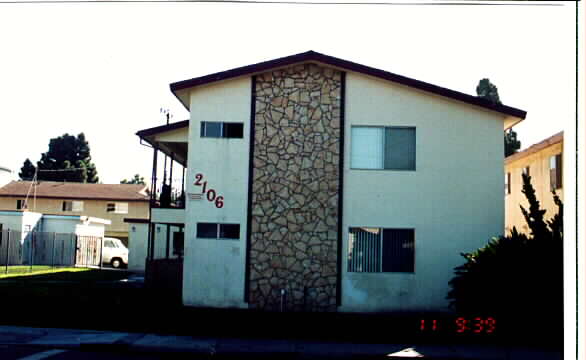 2106 N Ventura Rd in Oxnard, CA - Foto de edificio - Building Photo