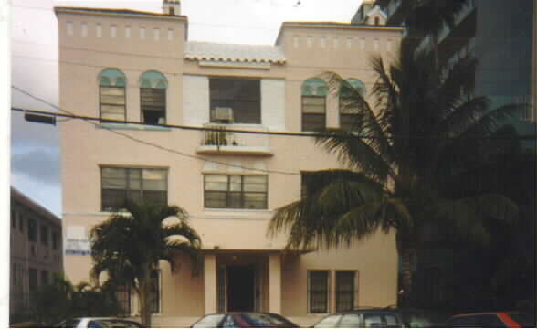 7149 Bay Dr in Miami Beach, FL - Foto de edificio