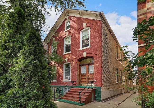 property at 1430 W Superior St