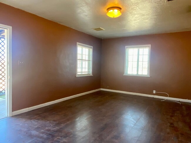 215 W Haloid Ave in Ridgecrest, CA - Building Photo - Building Photo