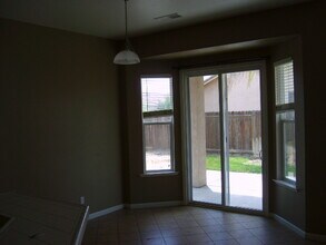 1131 Paradise Dr in Lemoore, CA - Building Photo - Building Photo