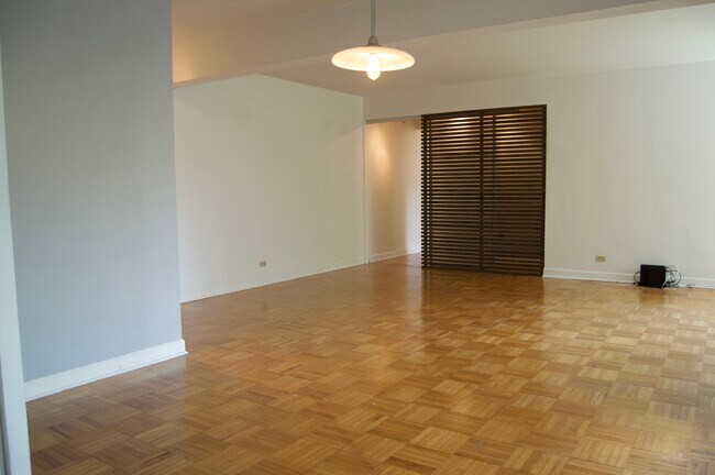 5048 N. Marine Dr. in Chicago, IL - Building Photo - Building Photo