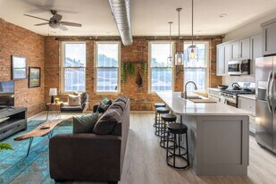 1906 Elm St in Cincinnati, OH - Building Photo