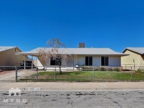 221 Elm St in Henderson, NV - Building Photo - Building Photo