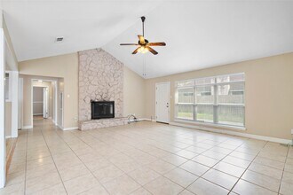 4915 Kentington Dr in Alvin, TX - Building Photo - Building Photo