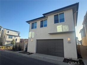 301 Shoveler in Irvine, CA - Building Photo - Building Photo