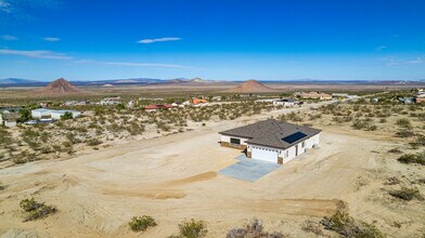10096 Glen Rd in California City, CA - Building Photo - Building Photo
