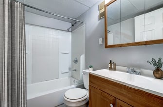 Meadowbrook Apartments in Burlington, KY - Building Photo - Building Photo