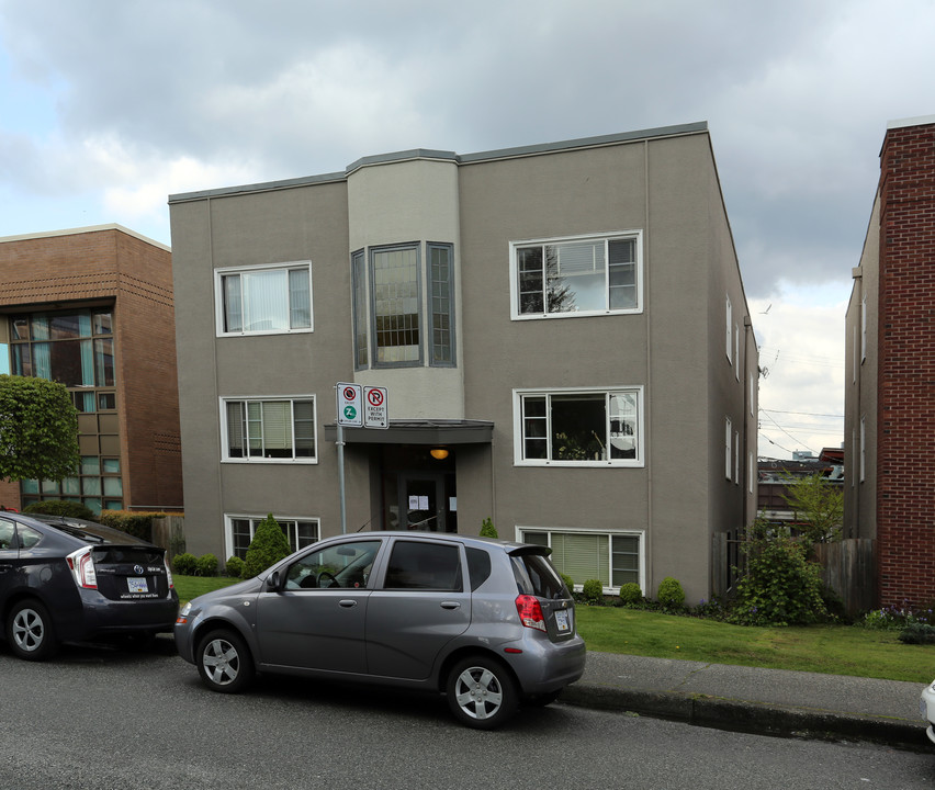 1445 W 10th Ave in Vancouver, BC - Building Photo