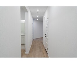 5348 Liberty Ship Wy in Sacramento, CA - Foto de edificio - Building Photo