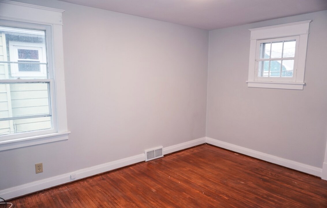 122 Shepard Ave, Unit 1 in Kenmore, NY - Foto de edificio