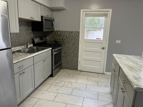 952 Virginia Ln in Elmhurst, IL - Building Photo - Building Photo