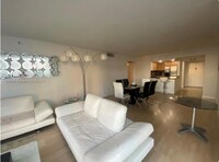 20505 E Country Club Dr, Unit 738 in Aventura, FL - Foto de edificio - Building Photo