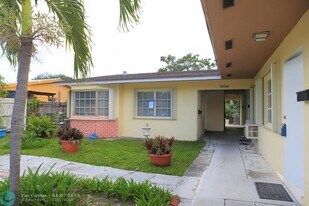 5881 NE 18th Ave in Fort Lauderdale, FL - Building Photo