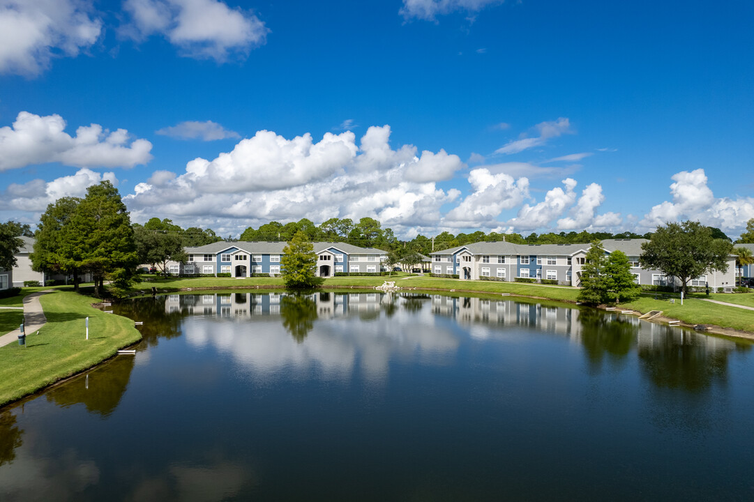 Madalyn Landing in Palm Bay, FL - Foto de edificio