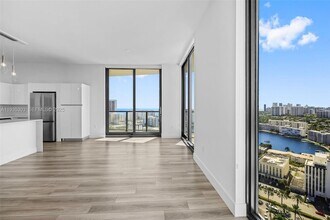 101 Diplomat Pkwy, Unit 2610 in Hallandale Beach, FL - Building Photo - Building Photo