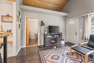 803 S 101st St in West Allis, WI - Building Photo - Building Photo