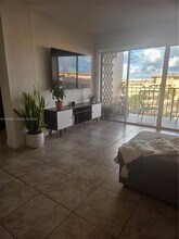 8889 Fontainebleau Blvd in Miami, FL - Building Photo - Building Photo