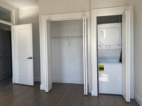 77 Park Dr, Unit 14 in Boston, MA - Foto de edificio - Building Photo