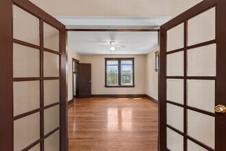 3925 Dunnica Ave, Unit 2F in St. Louis, MO - Foto de edificio - Building Photo