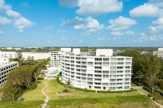 Ambassador II in Palm Beach, FL - Foto de edificio - Building Photo