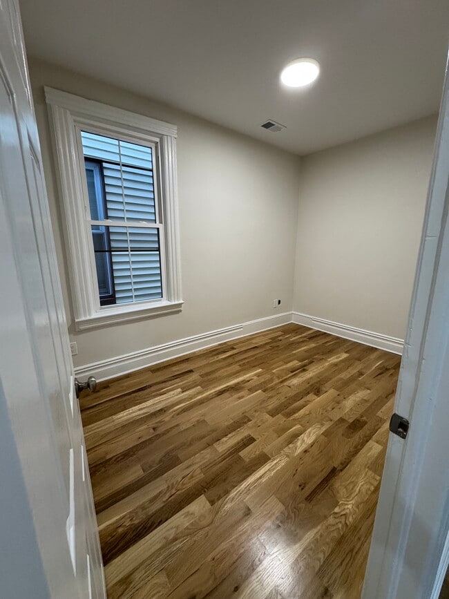 87 6th St in Pelham, NY - Foto de edificio - Building Photo