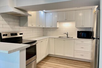 4203 Wheelwright Crescent in Mississauga, ON - Building Photo - Building Photo