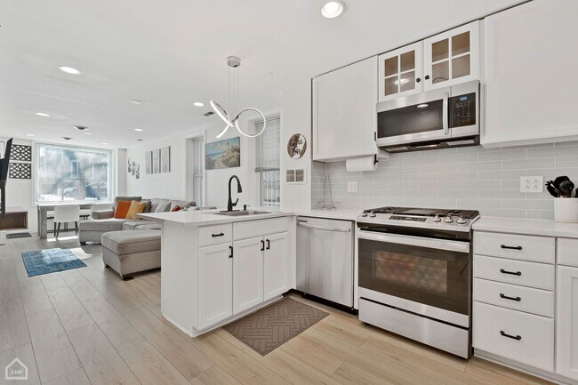 2620 W Homer St, Unit 1
