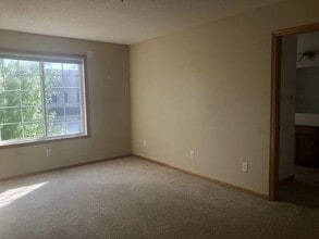 1760 Prescott Ct in Chaska, MN - Foto de edificio - Building Photo