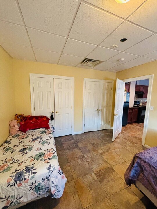 0 Cedar Swamp Rd in Glen Cove, NY - Building Photo