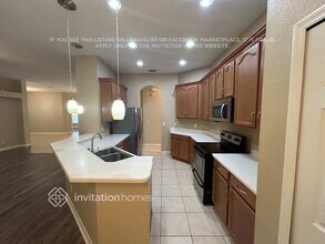 1922 Raven Manor Dr in Dover, FL - Foto de edificio - Building Photo