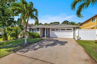 210 Luakaha Cir in Kihei, HI - Building Photo - Building Photo