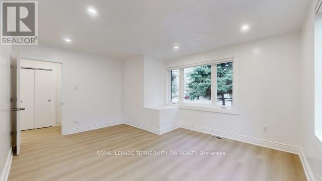 19 Hawthorne Rd in Toronto, ON - Building Photo - Building Photo